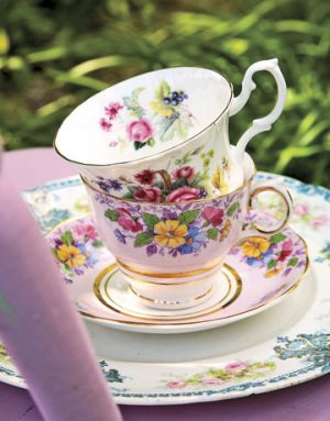 Beautiful floral prints - www.myLusciousLife.com - tea cups.jpg